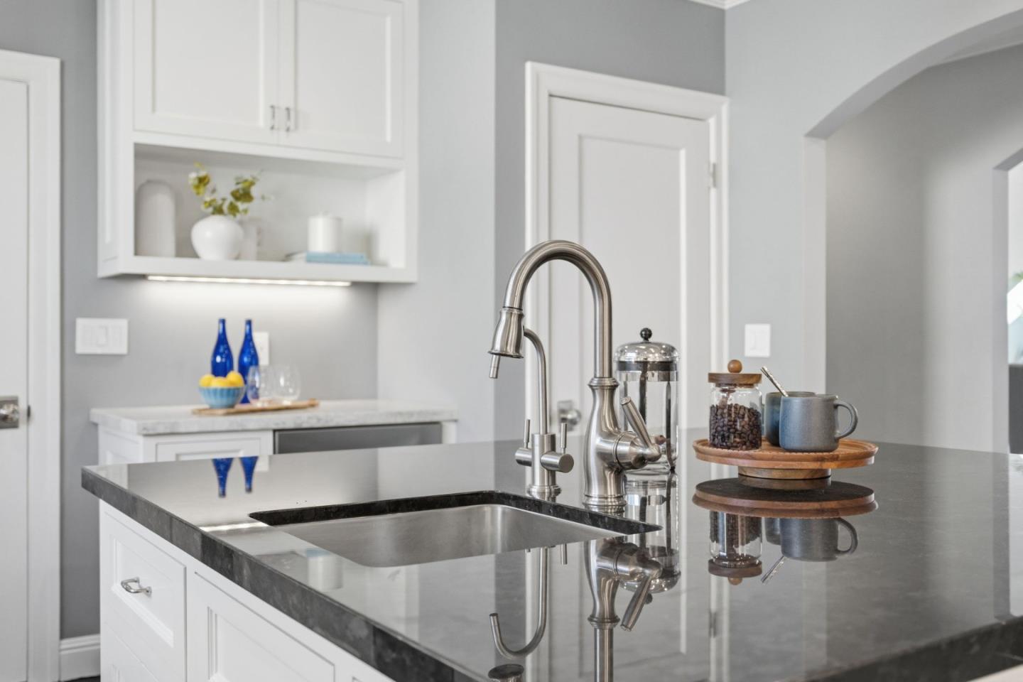 Detail Gallery Image 19 of 97 For 2105 Hillside Dr, Burlingame,  CA 94010 - 5 Beds | 4 Baths