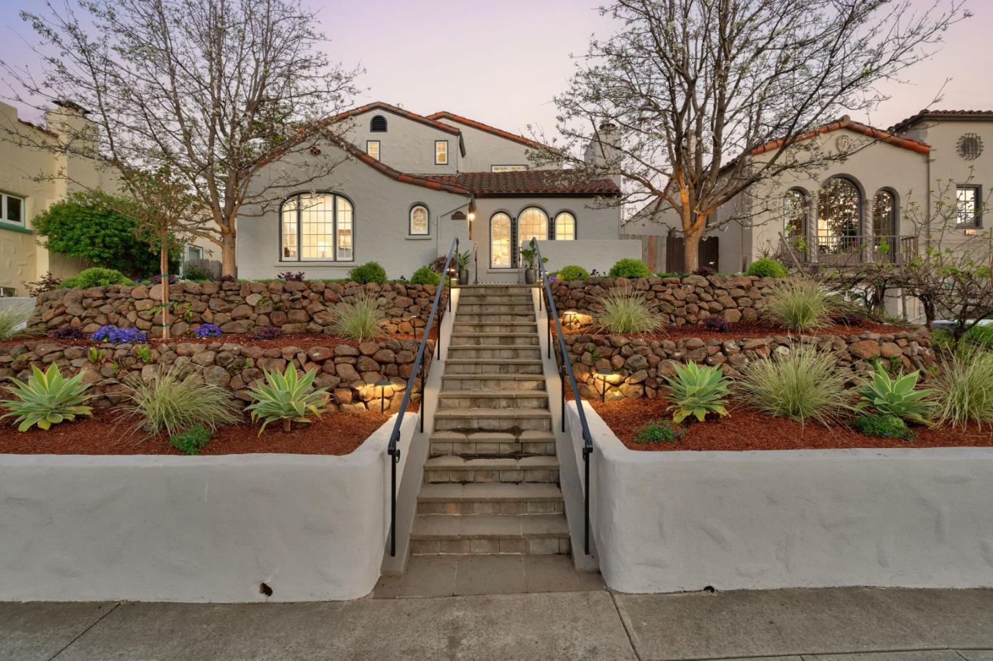 Detail Gallery Image 2 of 97 For 2105 Hillside Dr, Burlingame,  CA 94010 - 5 Beds | 4 Baths