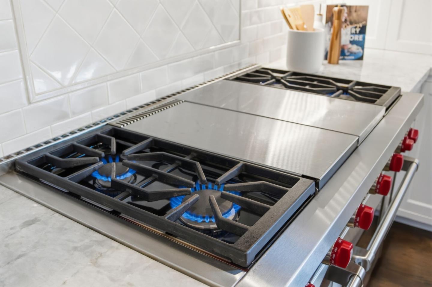 Detail Gallery Image 22 of 97 For 2105 Hillside Dr, Burlingame,  CA 94010 - 5 Beds | 4 Baths