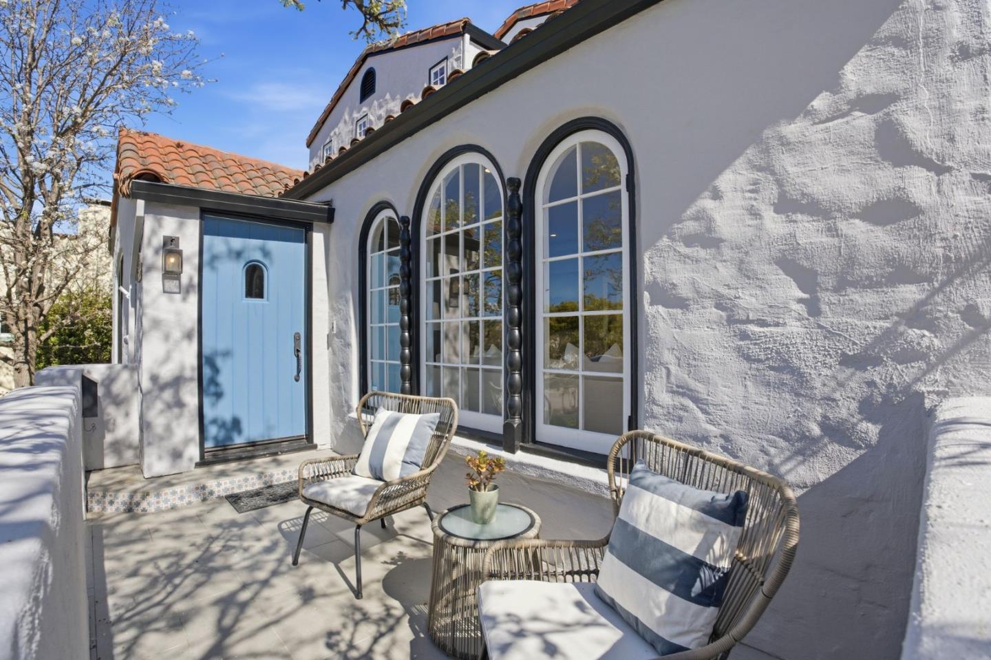 Detail Gallery Image 4 of 97 For 2105 Hillside Dr, Burlingame,  CA 94010 - 5 Beds | 4 Baths