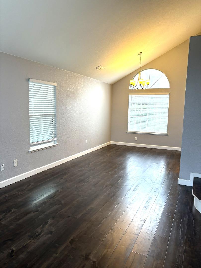 Detail Gallery Image 3 of 26 For 4 Coso Ct, Sacramento,  CA 95838 - 4 Beds | 3 Baths