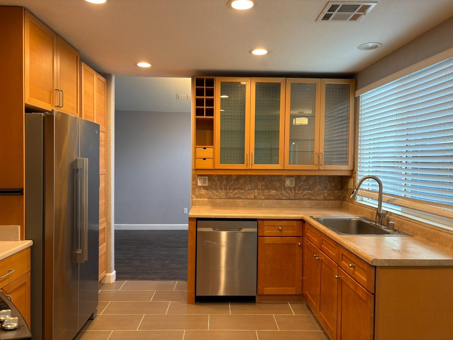 Detail Gallery Image 9 of 26 For 4 Coso Ct, Sacramento,  CA 95838 - 4 Beds | 3 Baths