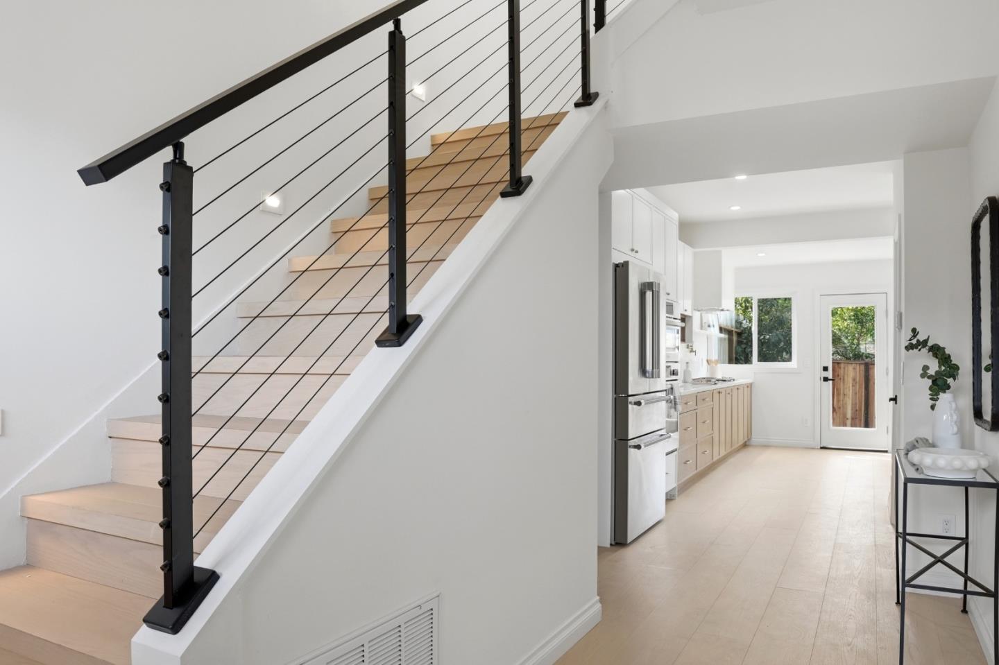 Detail Gallery Image 3 of 71 For 1116 Diamond St, San Francisco,  CA 94114 - 3 Beds | 1/1 Baths