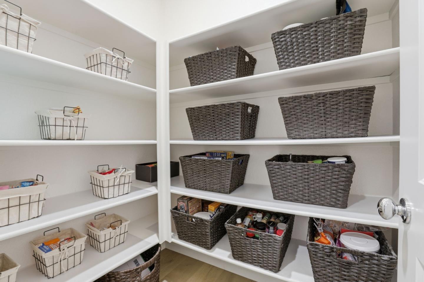 Detail Gallery Image 10 of 28 For 2481 Apple Tree Way, Gilroy,  CA 95020 - 5 Beds | 4/1 Baths