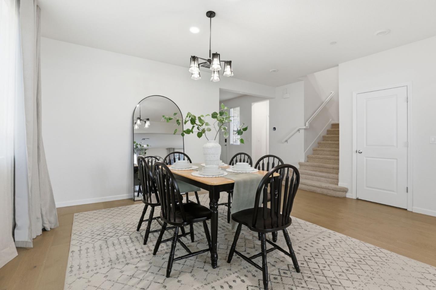 Detail Gallery Image 11 of 28 For 2481 Apple Tree Way, Gilroy,  CA 95020 - 5 Beds | 4/1 Baths