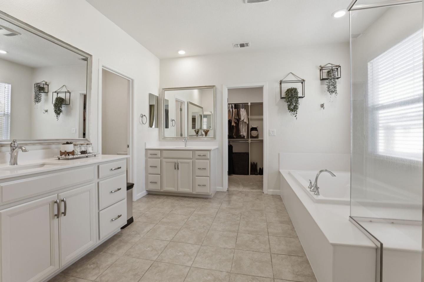 Detail Gallery Image 13 of 28 For 2481 Apple Tree Way, Gilroy,  CA 95020 - 5 Beds | 4/1 Baths