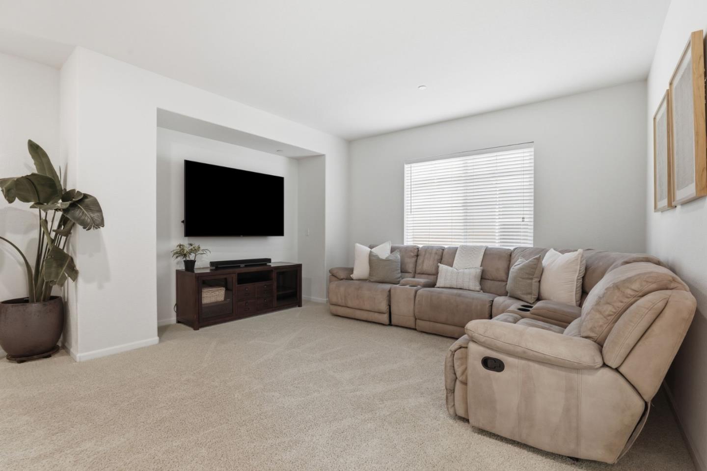 Detail Gallery Image 15 of 28 For 2481 Apple Tree Way, Gilroy,  CA 95020 - 5 Beds | 4/1 Baths