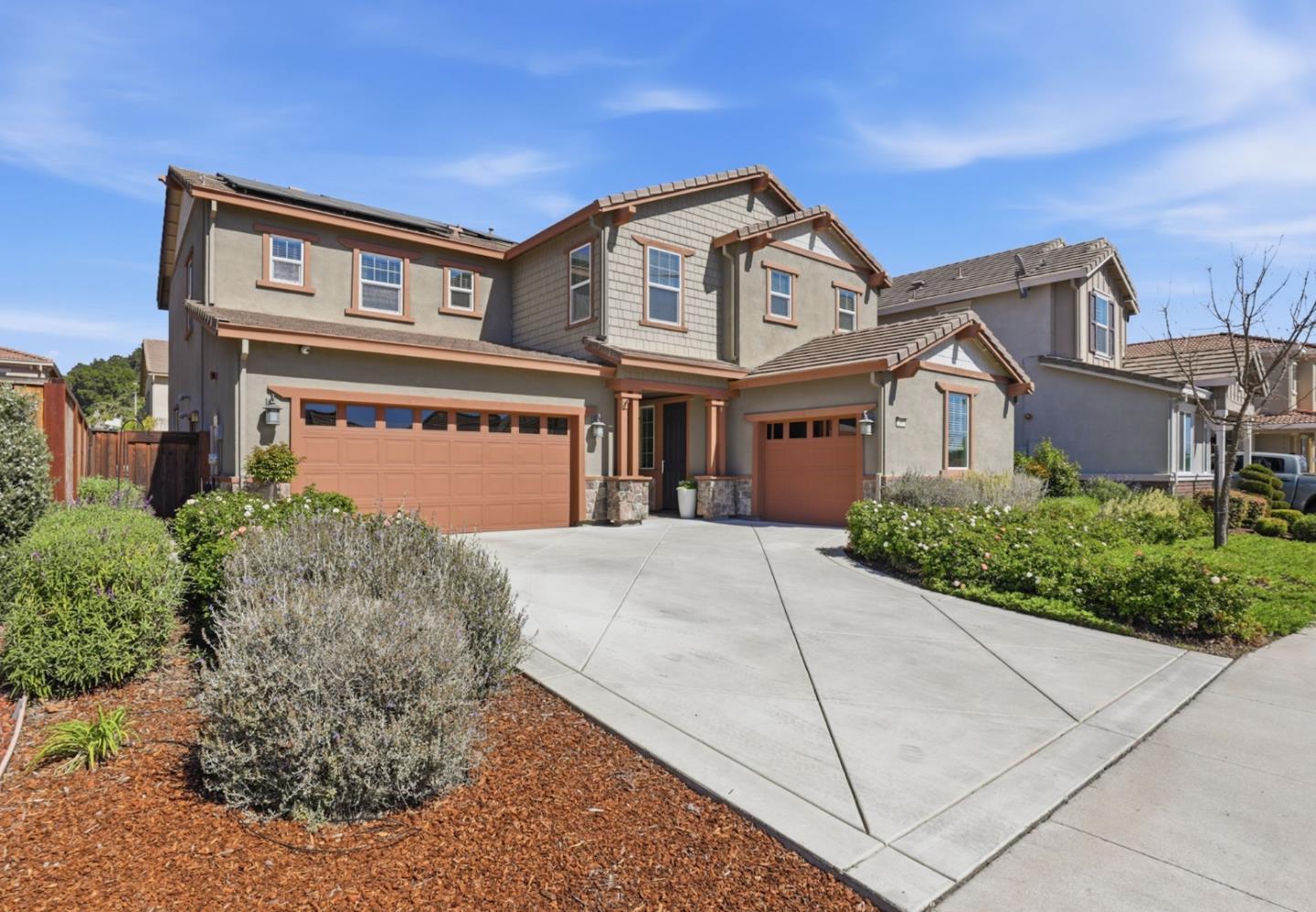 Detail Gallery Image 2 of 28 For 2481 Apple Tree Way, Gilroy,  CA 95020 - 5 Beds | 4/1 Baths