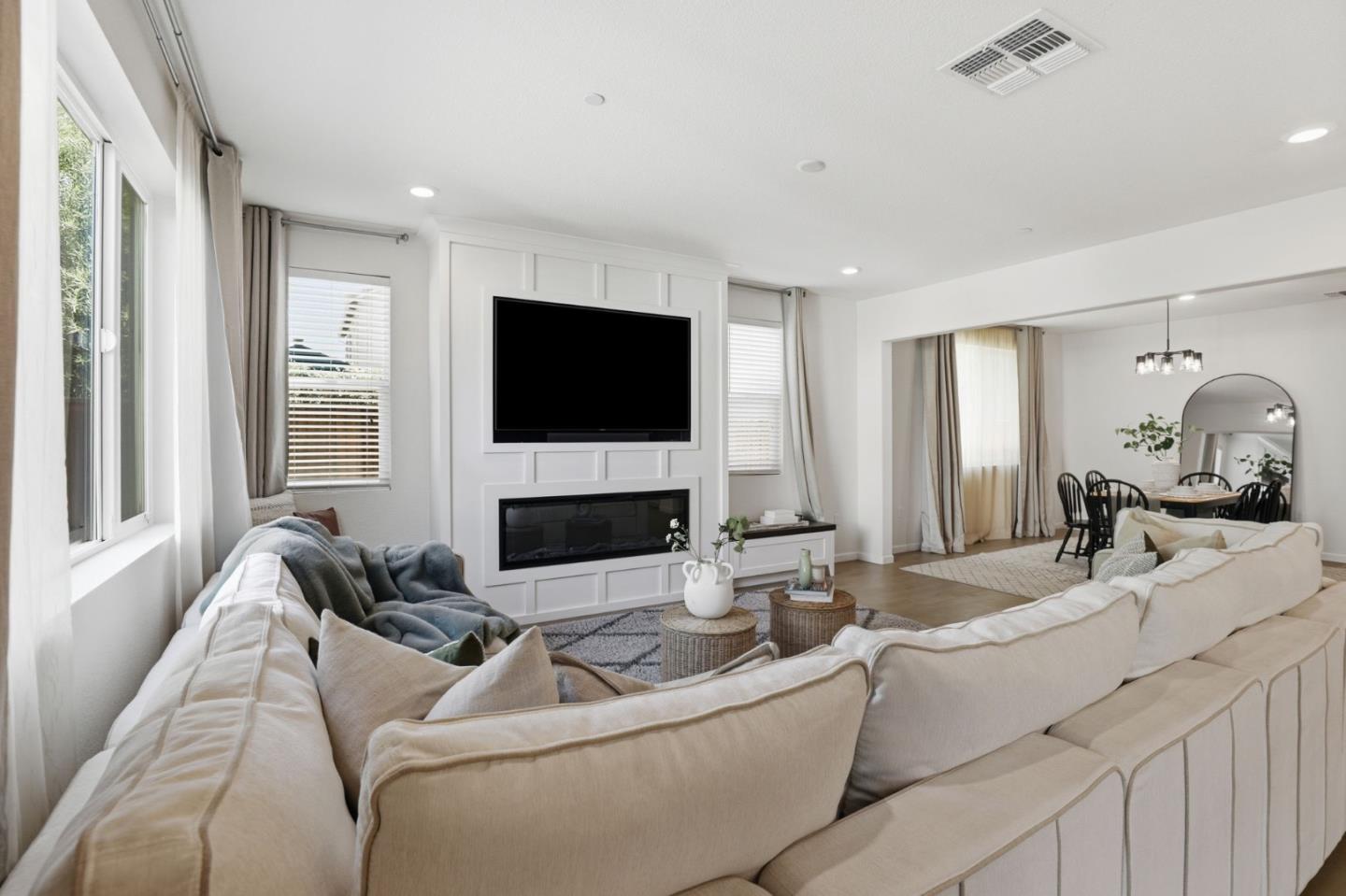 Detail Gallery Image 5 of 28 For 2481 Apple Tree Way, Gilroy,  CA 95020 - 5 Beds | 4/1 Baths