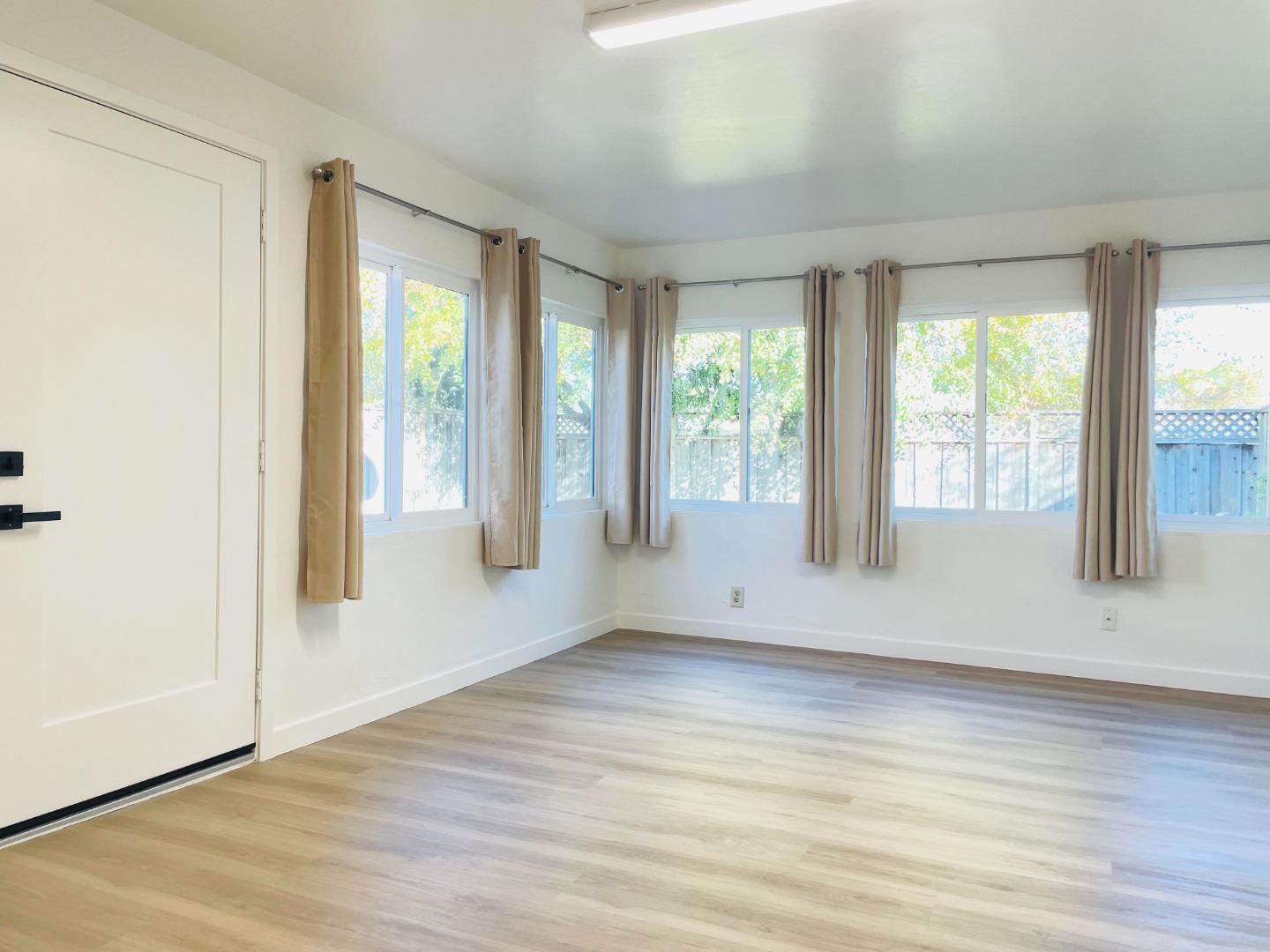 Detail Gallery Image 6 of 15 For 1454-1456 Merry Ln, San Jose,  CA 95128 - – Beds | – Baths