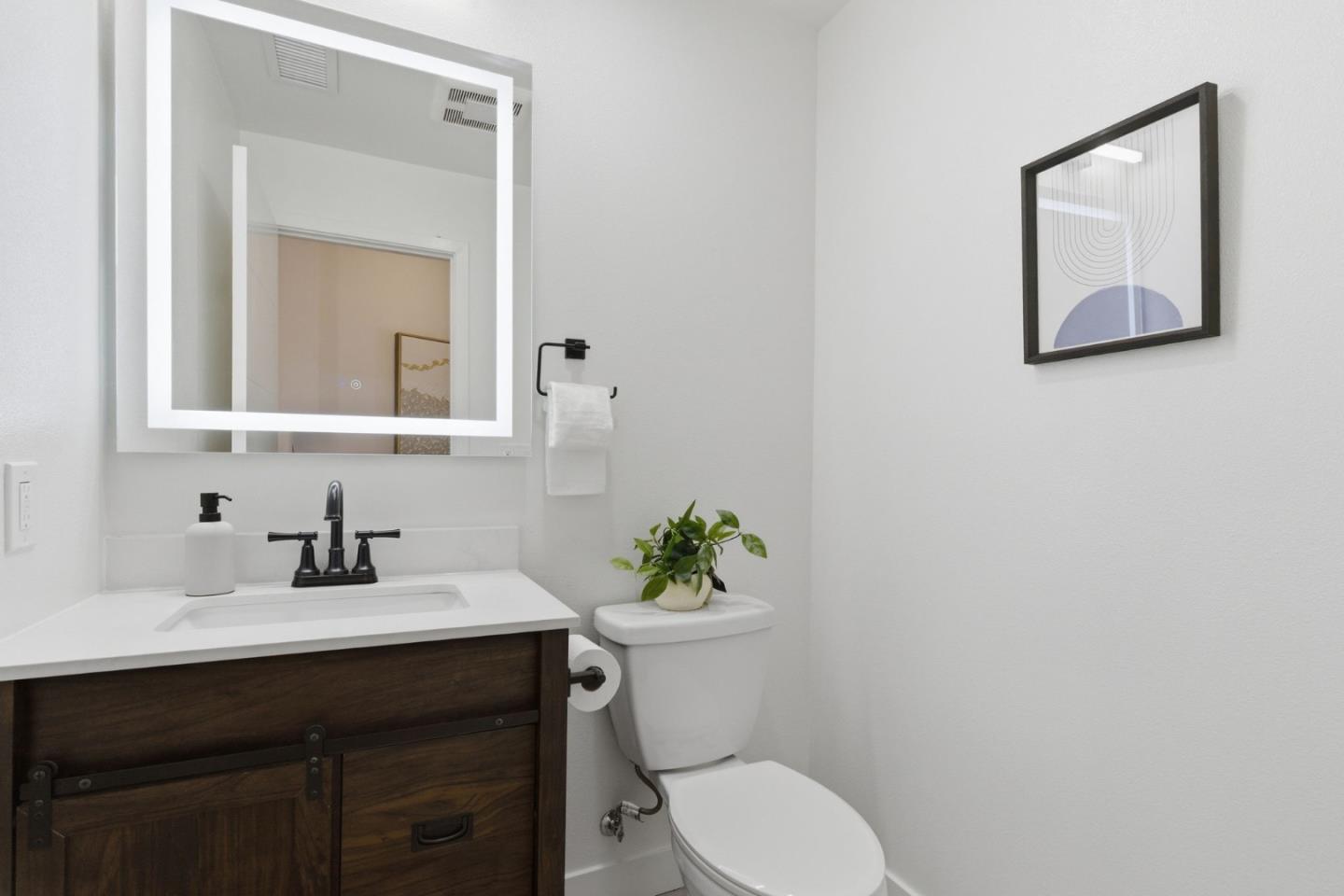 Detail Gallery Image 11 of 25 For 538 Dean St, Hayward,  CA 94541 - 3 Beds | 2/1 Baths