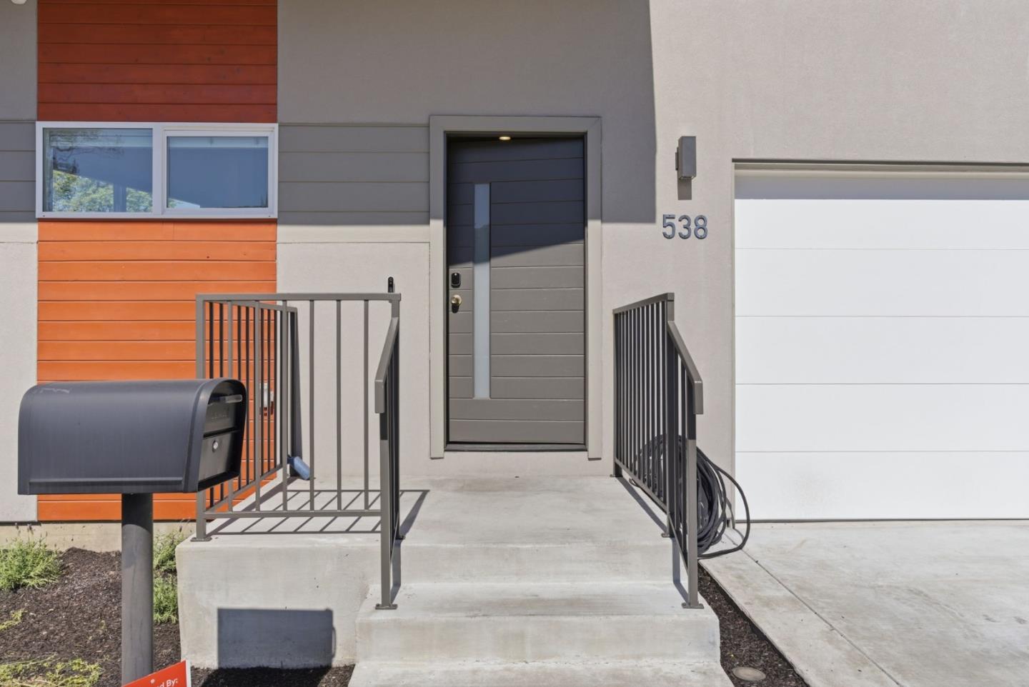 Detail Gallery Image 3 of 25 For 538 Dean St, Hayward,  CA 94541 - 3 Beds | 2/1 Baths