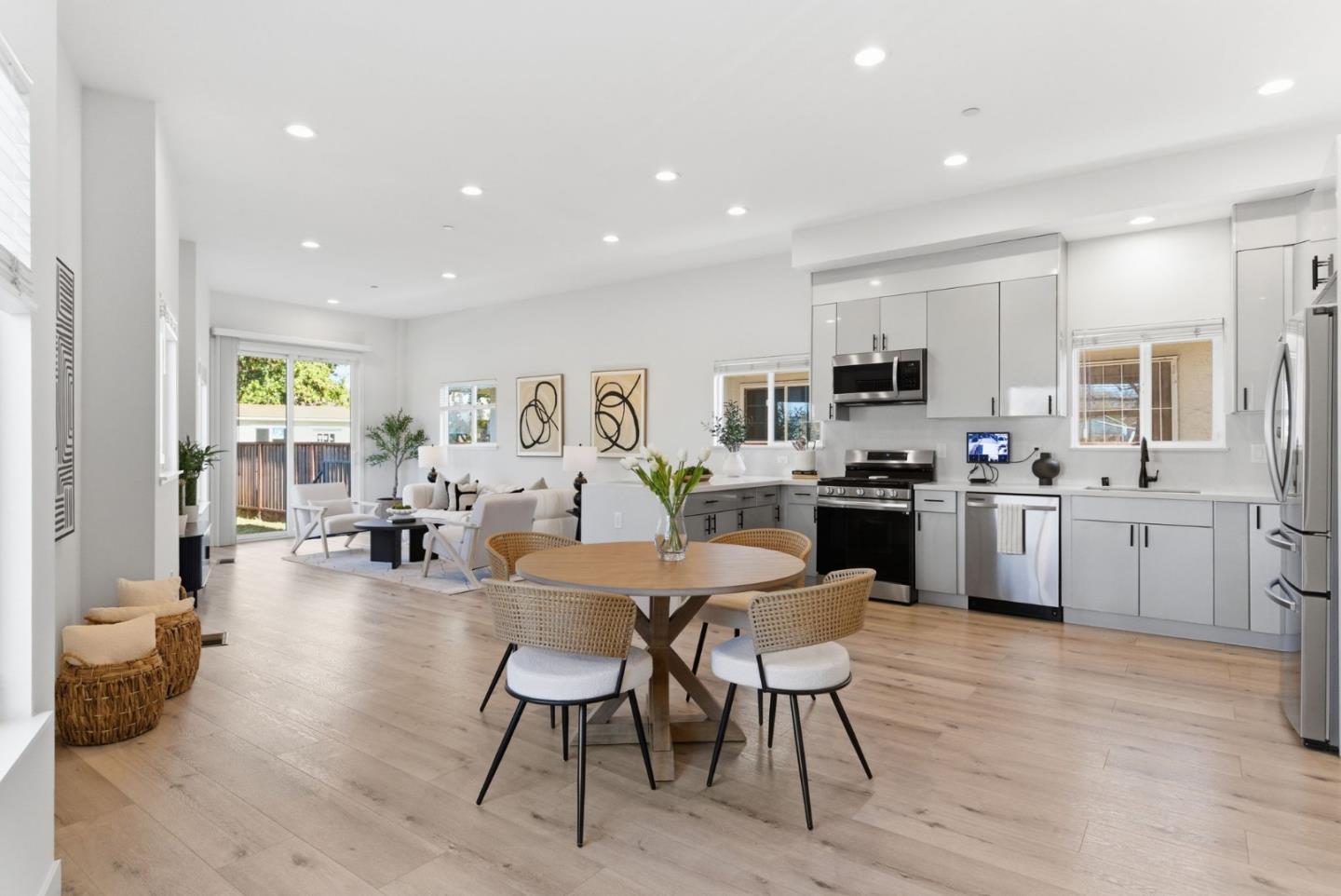 Detail Gallery Image 4 of 25 For 538 Dean St, Hayward,  CA 94541 - 3 Beds | 2/1 Baths