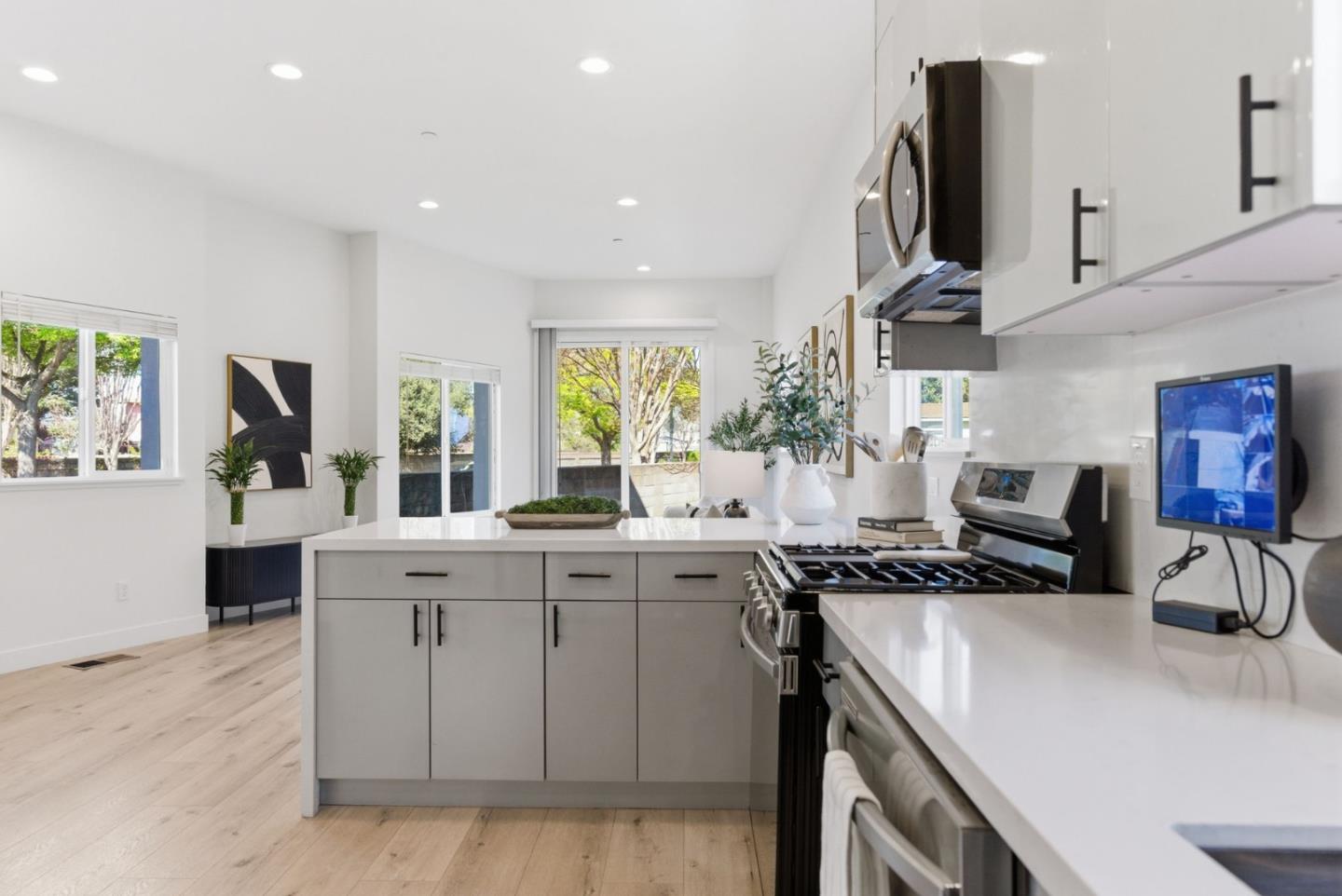 Detail Gallery Image 5 of 25 For 538 Dean St, Hayward,  CA 94541 - 3 Beds | 2/1 Baths