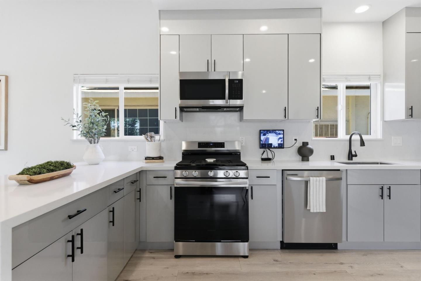 Detail Gallery Image 6 of 25 For 538 Dean St, Hayward,  CA 94541 - 3 Beds | 2/1 Baths