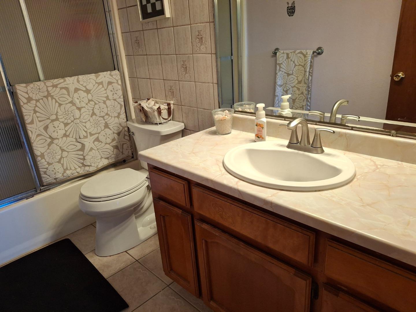 Detail Gallery Image 11 of 26 For 250 Gonzalez Dr, Hollister,  CA 95023 - 4 Beds | 1 Baths