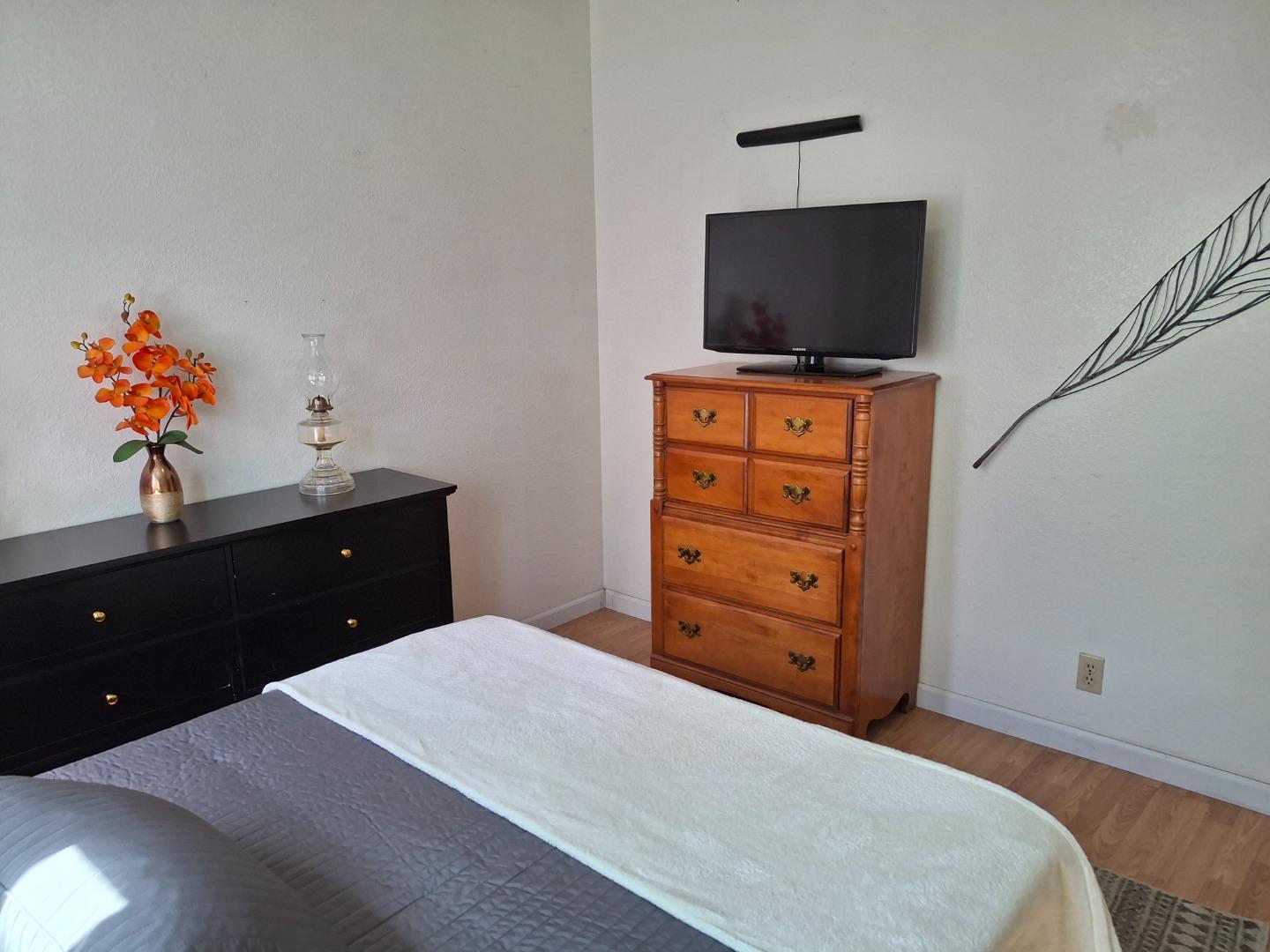 Detail Gallery Image 13 of 26 For 250 Gonzalez Dr, Hollister,  CA 95023 - 4 Beds | 1 Baths