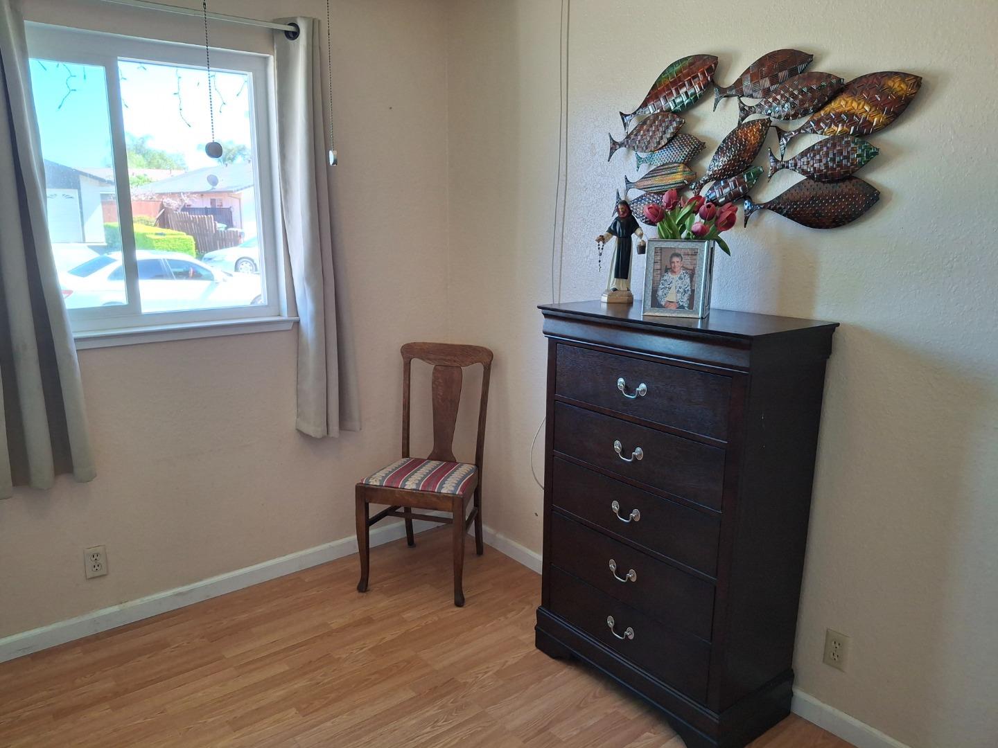 Detail Gallery Image 18 of 26 For 250 Gonzalez Dr, Hollister,  CA 95023 - 4 Beds | 1 Baths