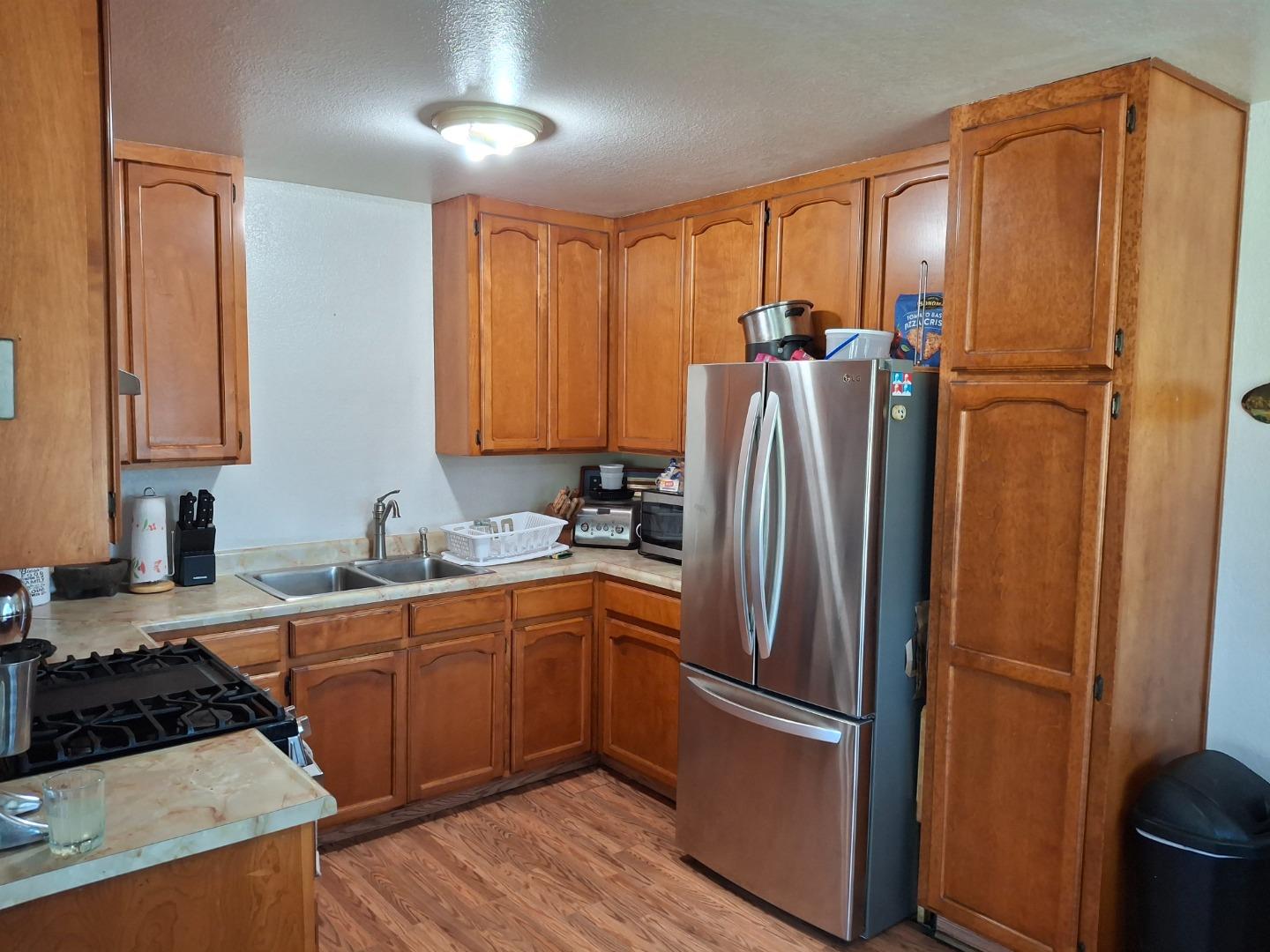 Detail Gallery Image 4 of 26 For 250 Gonzalez Dr, Hollister,  CA 95023 - 4 Beds | 1 Baths