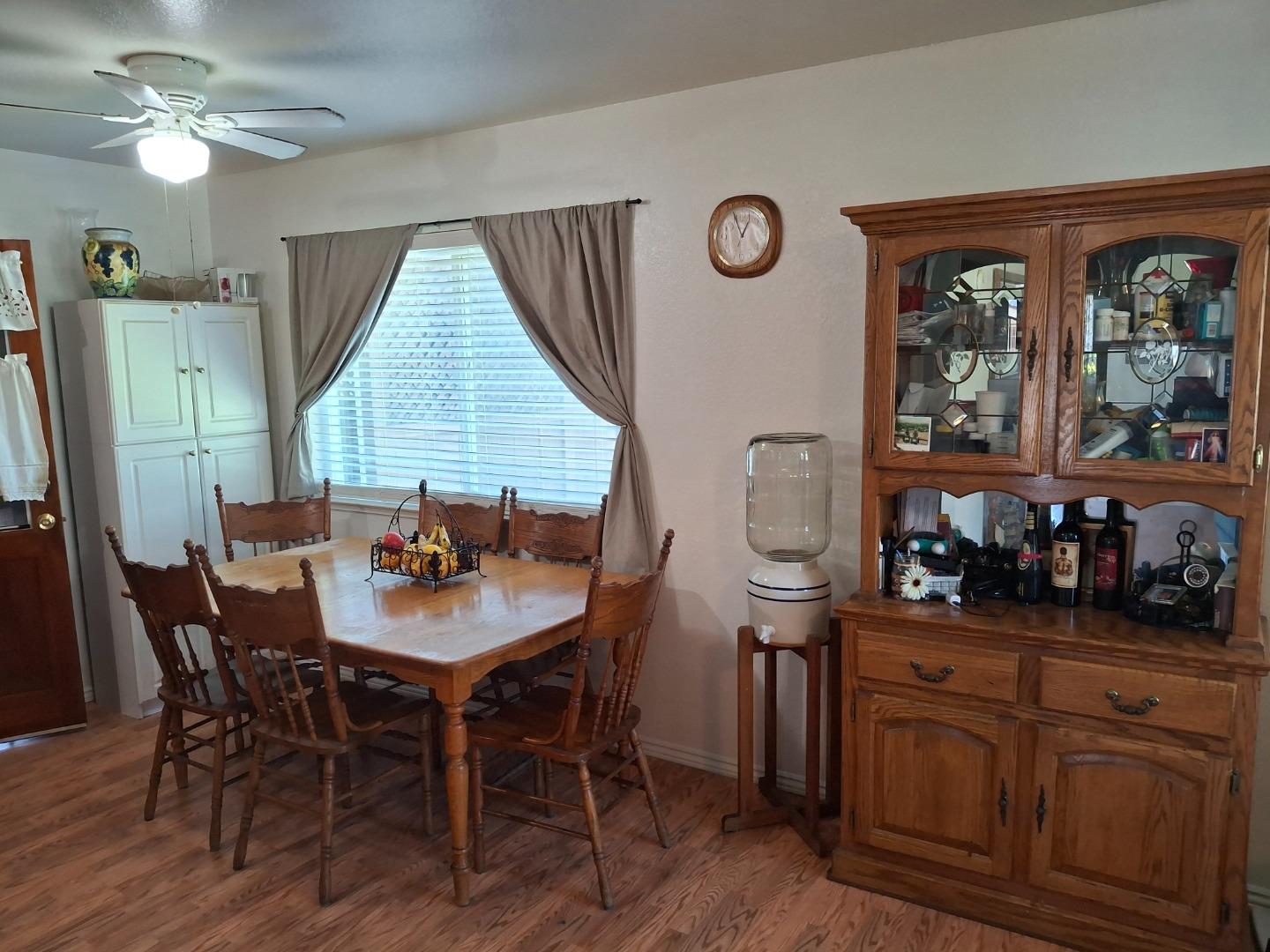 Detail Gallery Image 5 of 26 For 250 Gonzalez Dr, Hollister,  CA 95023 - 4 Beds | 1 Baths