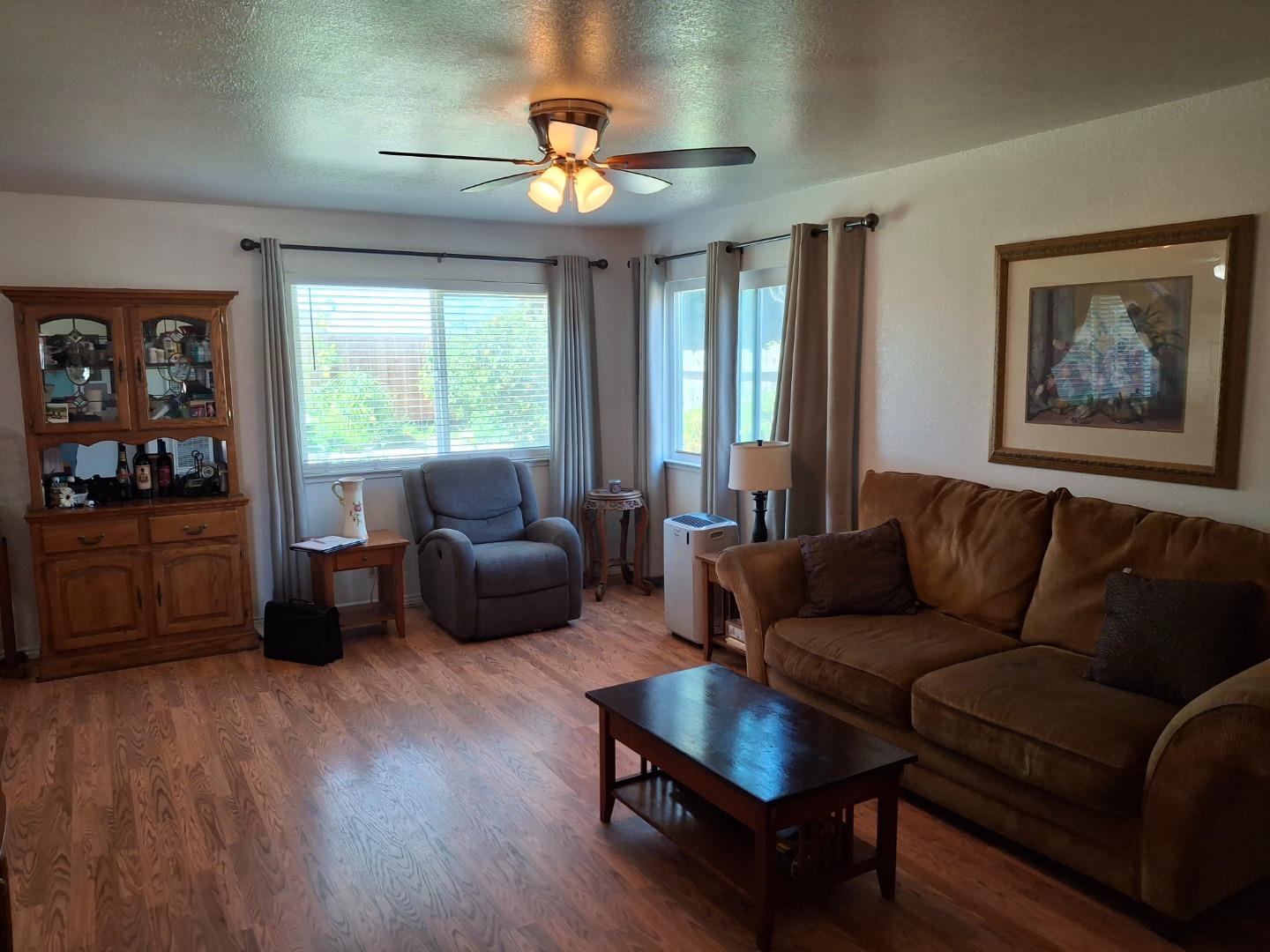 Detail Gallery Image 8 of 26 For 250 Gonzalez Dr, Hollister,  CA 95023 - 4 Beds | 1 Baths