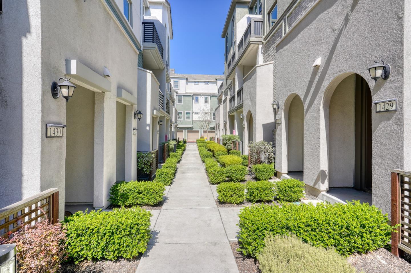 Detail Gallery Image 2 of 57 For 1425 Lavender Loop, Milpitas,  CA 95035 - 3 Beds | 3 Baths