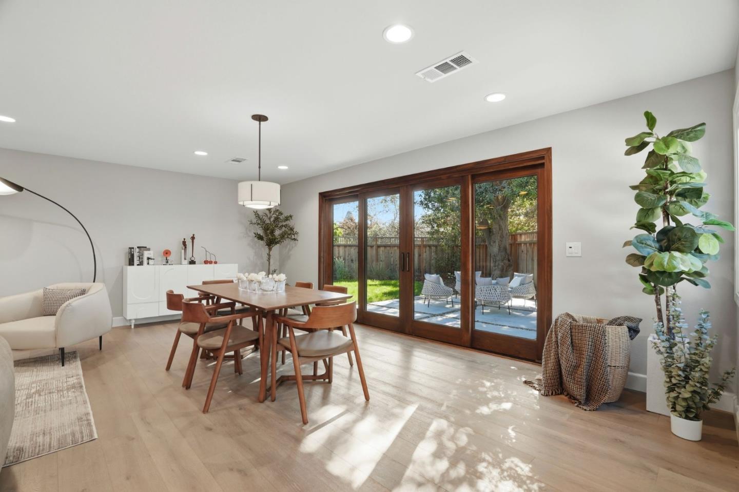 Detail Gallery Image 11 of 54 For 1677 Middleton Ave, Los Altos,  CA 94024 - 3 Beds | 2 Baths