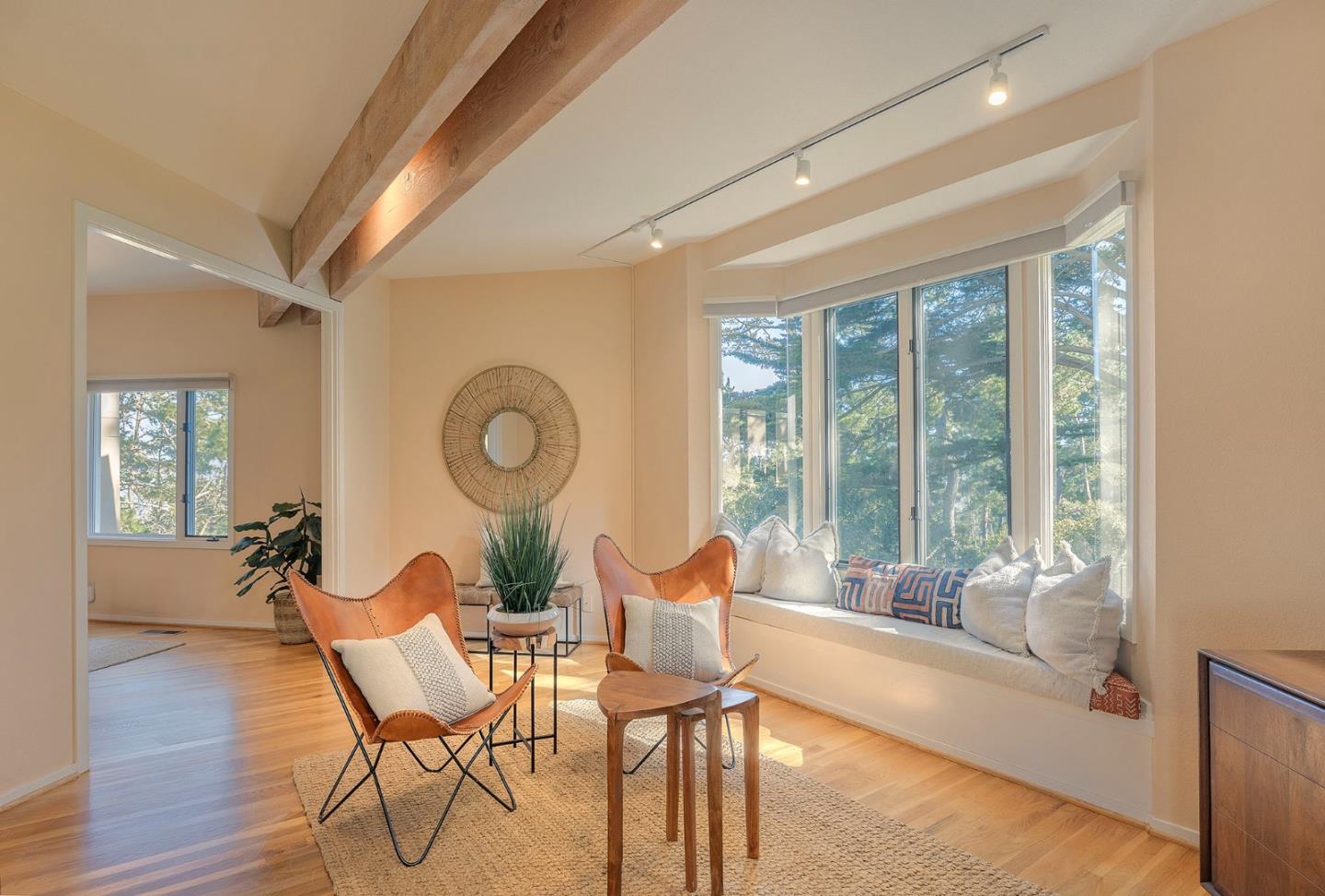 Detail Gallery Image 11 of 23 For 4 Sommerset Vale, Monterey,  CA 93940 - 4 Beds | 3/1 Baths