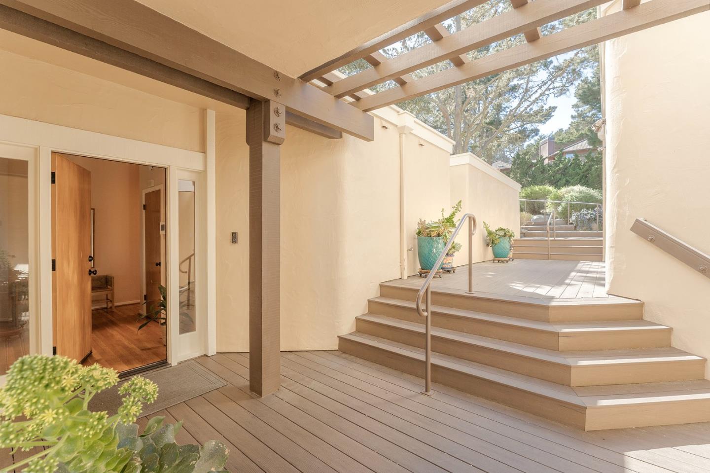 Detail Gallery Image 4 of 23 For 4 Sommerset Vale, Monterey,  CA 93940 - 4 Beds | 3/1 Baths