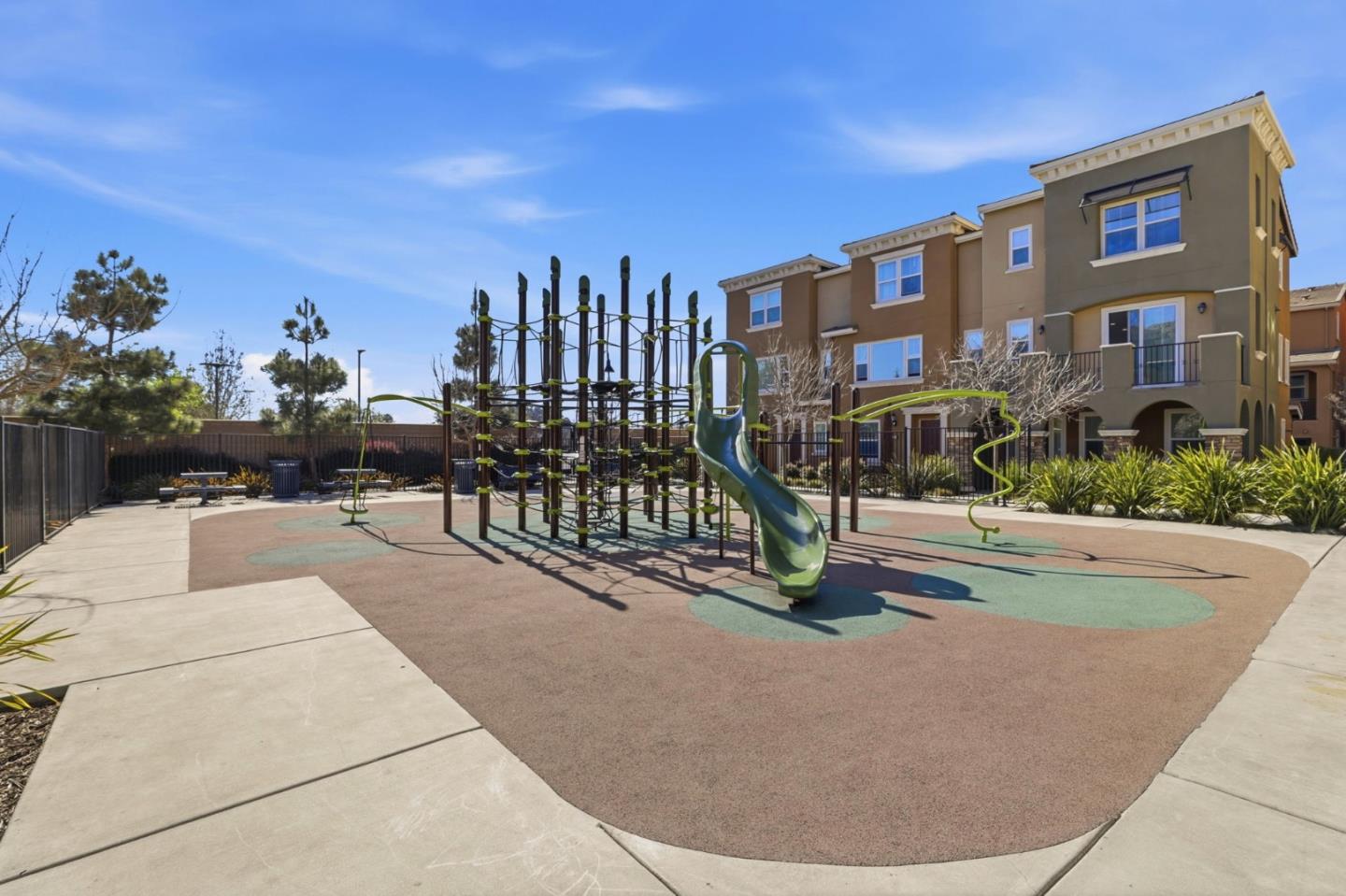 Detail Gallery Image 25 of 32 For 38922 Dandelion Pl, Newark,  CA 94560 - 3 Beds | 3 Baths