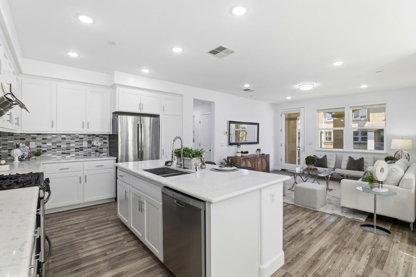 Detail Gallery Image 5 of 32 For 38922 Dandelion Pl, Newark,  CA 94560 - 3 Beds | 3 Baths