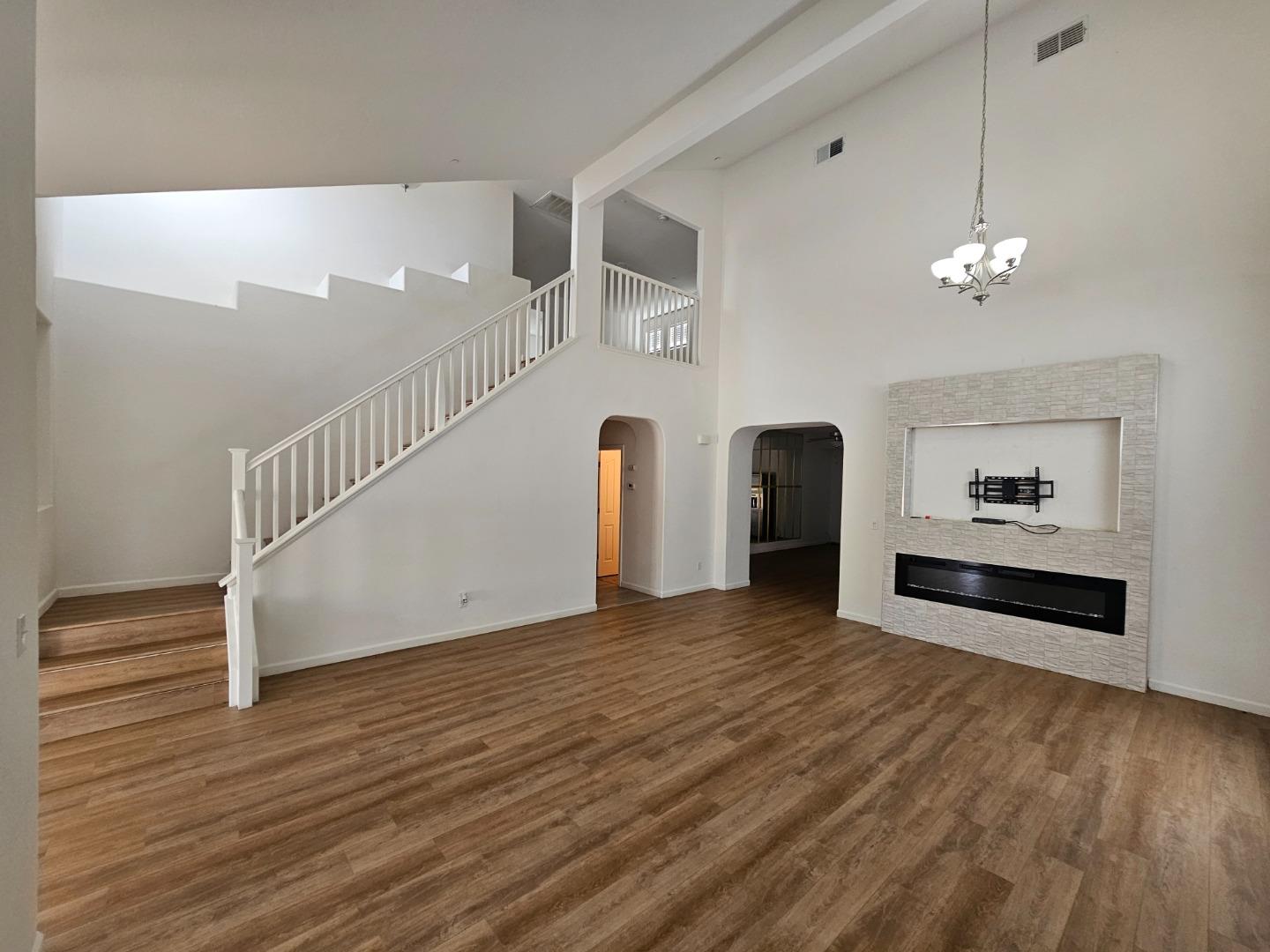 Detail Gallery Image 4 of 42 For 13721 Santa Lucia Dr, Gustine,  CA 95322 - 5 Beds | 3/1 Baths