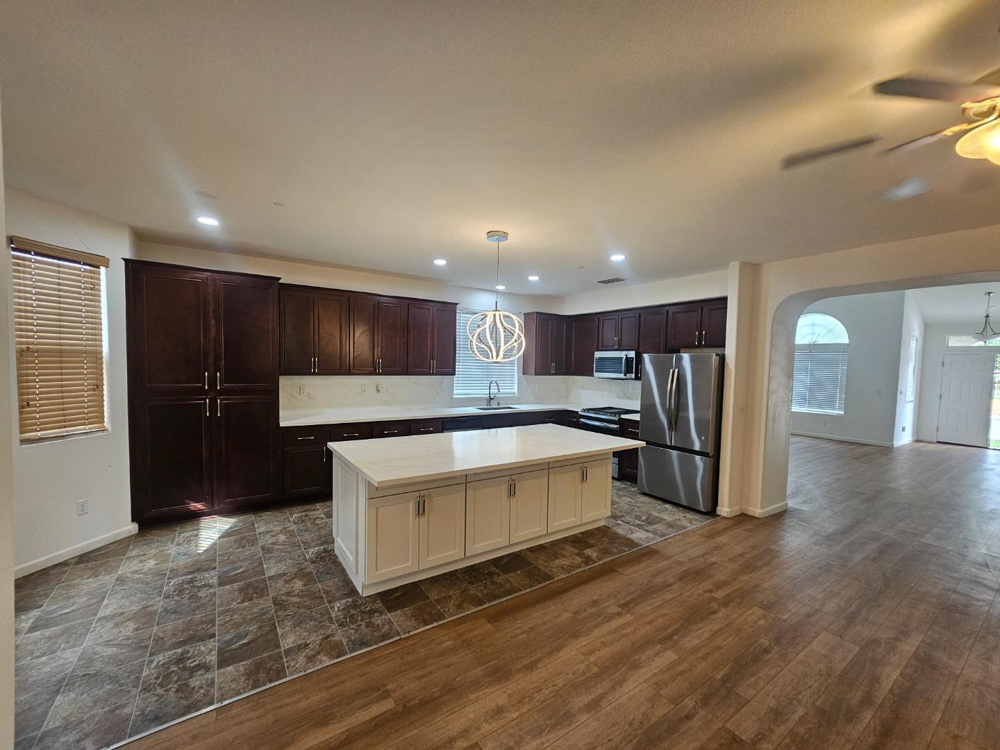 Detail Gallery Image 6 of 42 For 13721 Santa Lucia Dr, Gustine,  CA 95322 - 5 Beds | 3/1 Baths