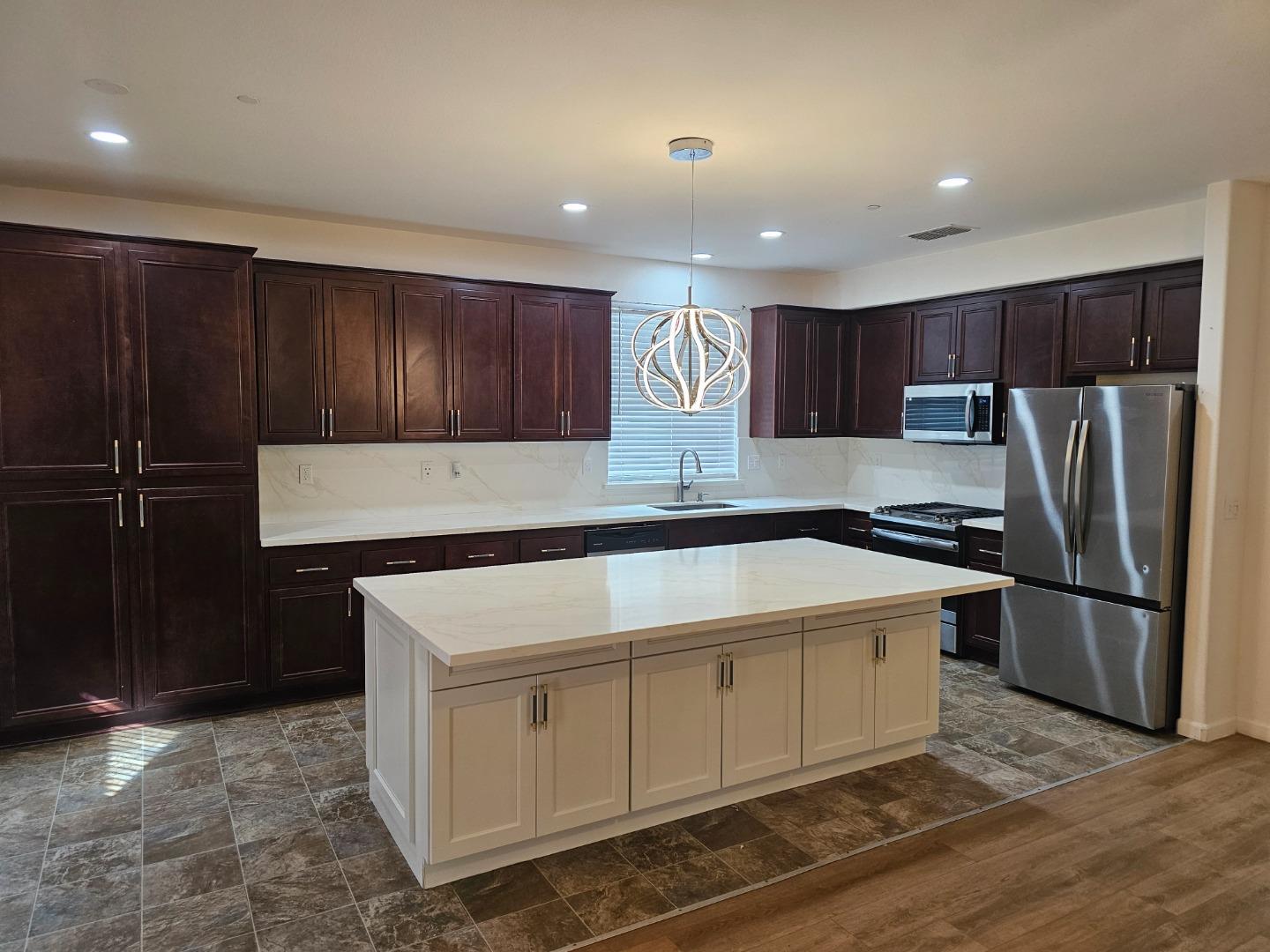 Detail Gallery Image 7 of 42 For 13721 Santa Lucia Dr, Gustine,  CA 95322 - 5 Beds | 3/1 Baths