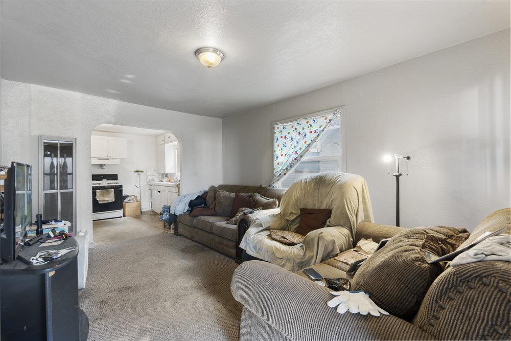 Detail Gallery Image 6 of 38 For 713 Sally St, Hollister,  CA 95023 - – Beds | – Baths