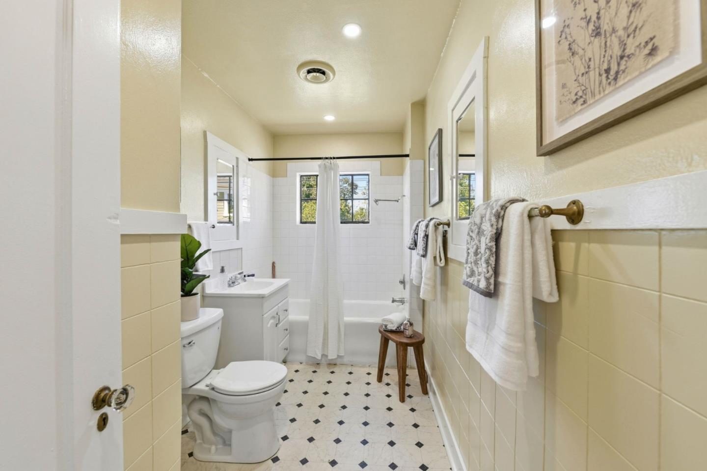 Detail Gallery Image 14 of 33 For 181 College Way, Auburn,  CA 95603 - – Beds | – Baths