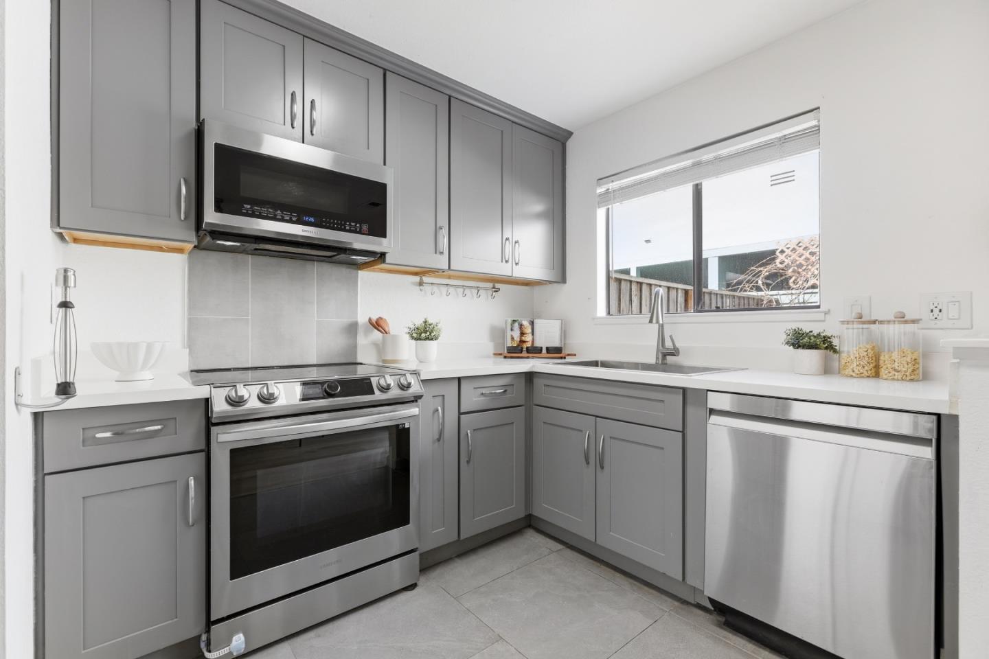 Detail Gallery Image 15 of 48 For 34827 Dorado Common, Fremont,  CA 94555 - 2 Beds | 1/1 Baths