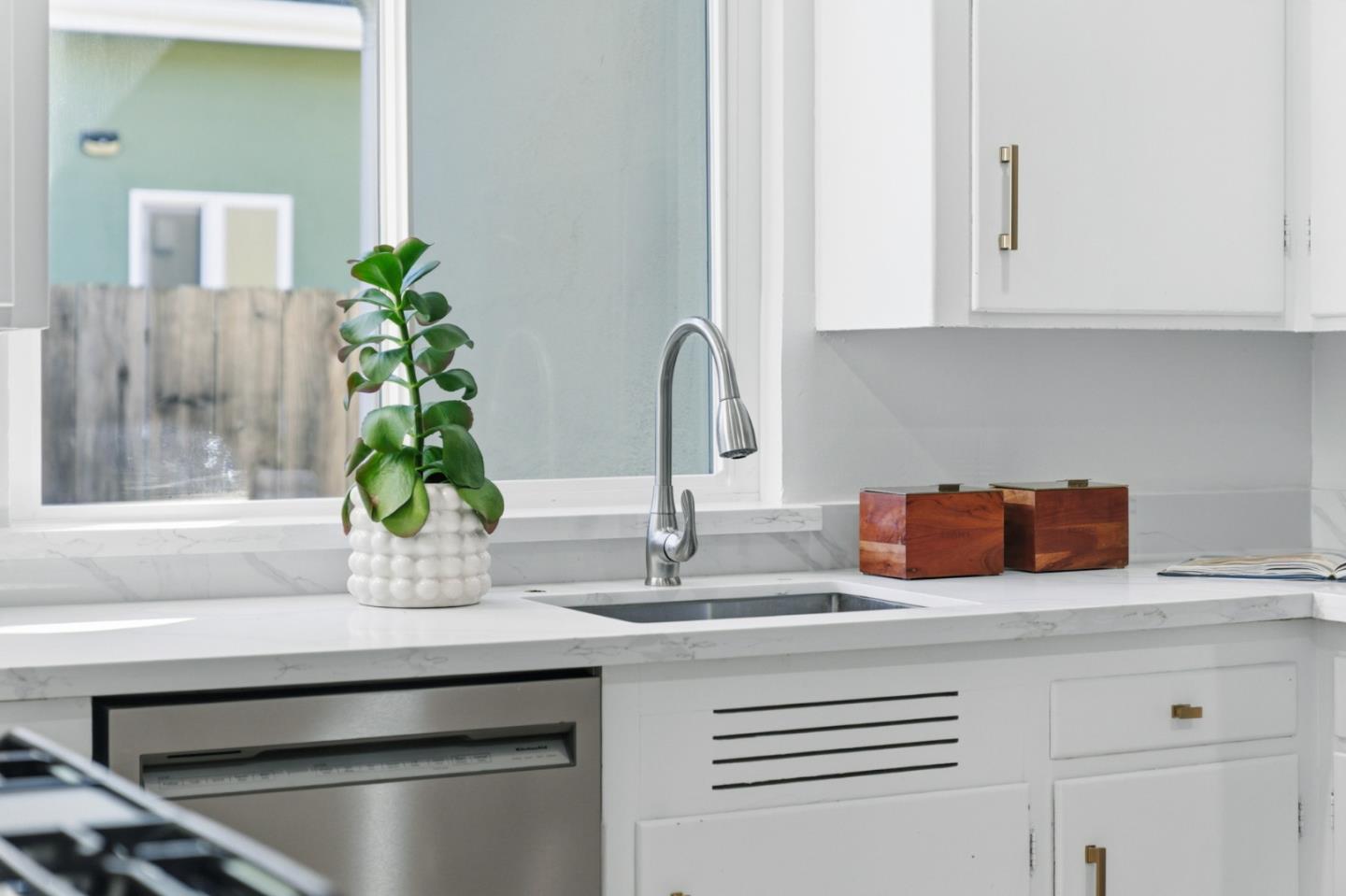 Detail Gallery Image 16 of 44 For 918 Mockingbird Ln, Sunnyvale,  CA 94087 - 3 Beds | 1/1 Baths