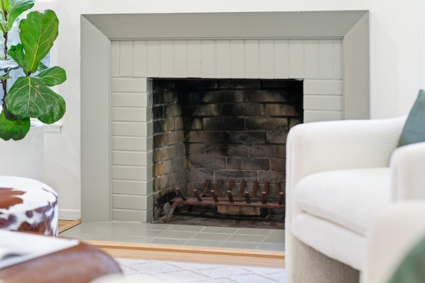 Detail Gallery Image 5 of 44 For 918 Mockingbird Ln, Sunnyvale,  CA 94087 - 3 Beds | 1/1 Baths