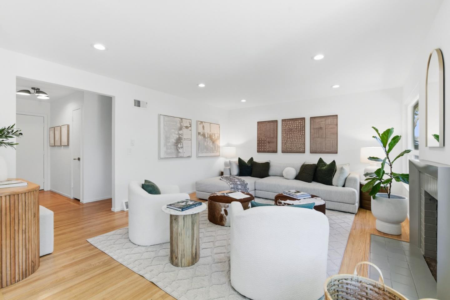 Detail Gallery Image 7 of 44 For 918 Mockingbird Ln, Sunnyvale,  CA 94087 - 3 Beds | 1/1 Baths