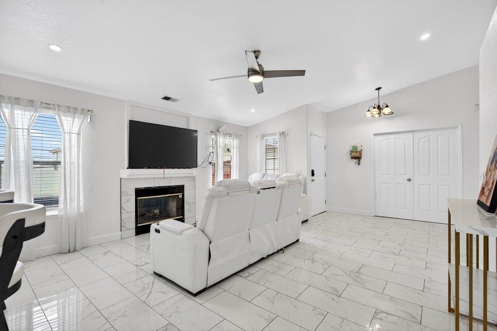 Detail Gallery Image 5 of 28 For 225 Kimberly, Watsonville,  CA 95076 - 3 Beds | 2 Baths