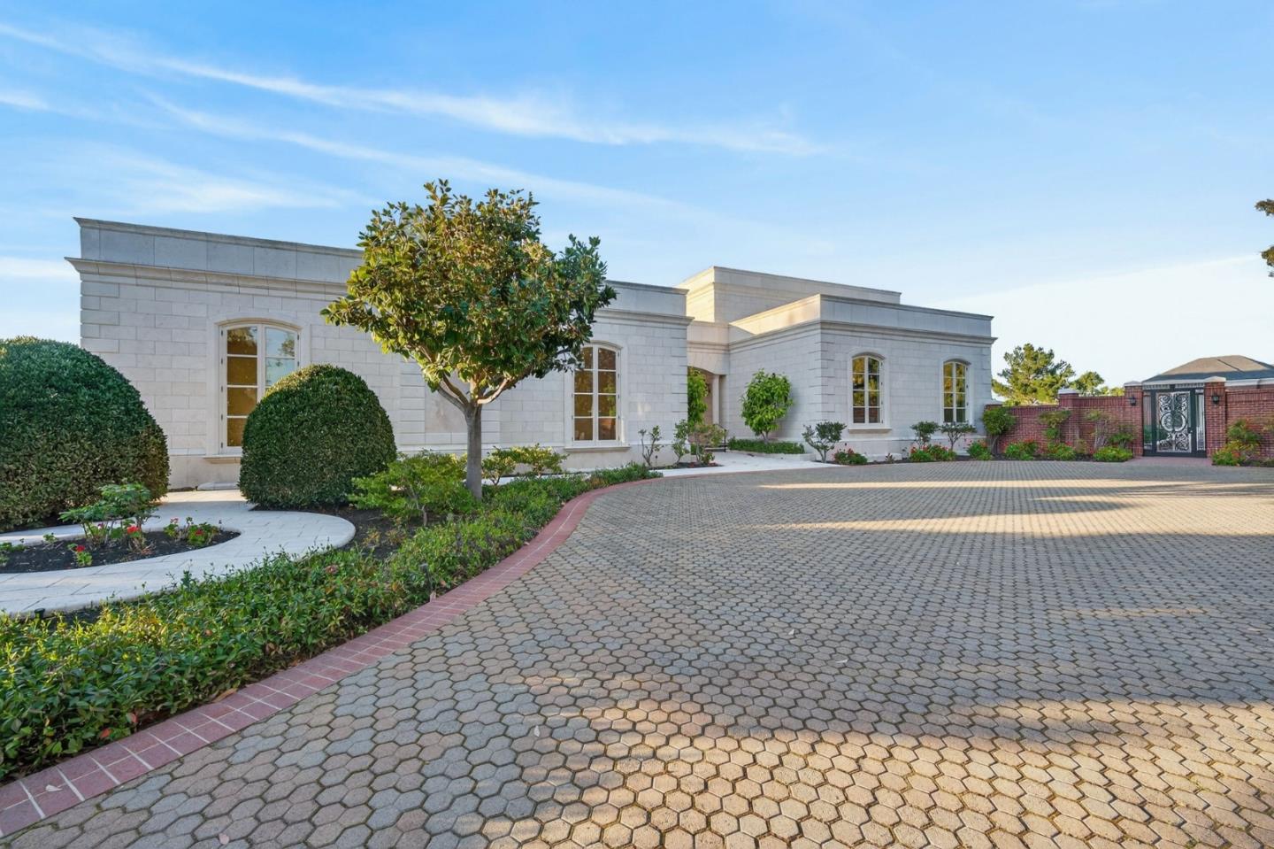 Detail Gallery Image 2 of 52 For 18331 Lexington Dr, Monte Sereno,  CA 95030 - 4 Beds | 5/3 Baths