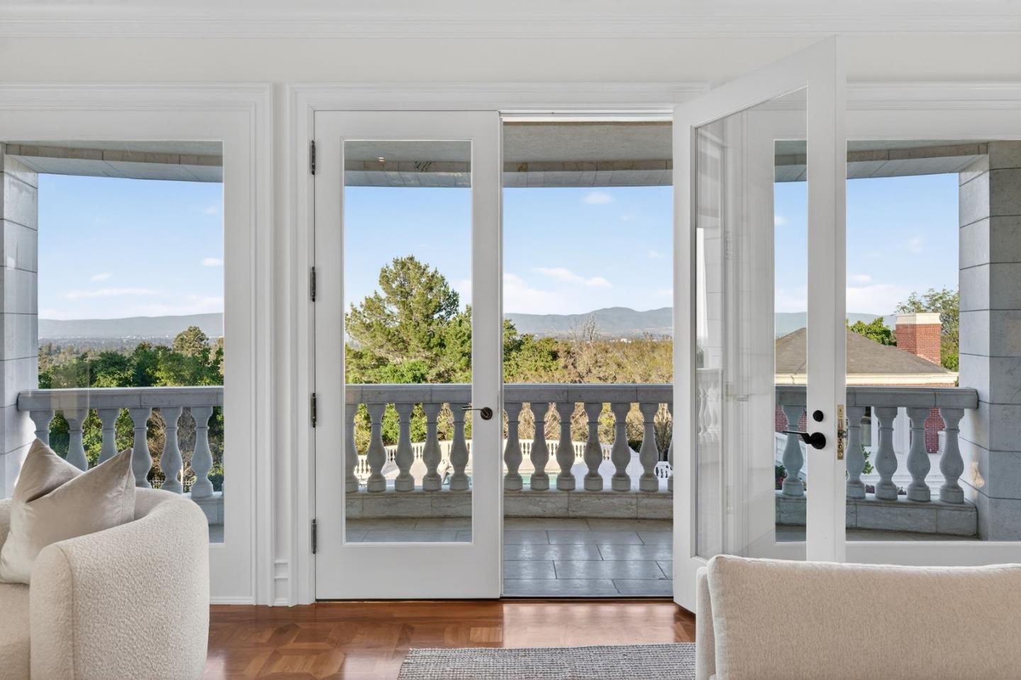 Detail Gallery Image 28 of 52 For 18331 Lexington Dr, Monte Sereno,  CA 95030 - 4 Beds | 5/3 Baths