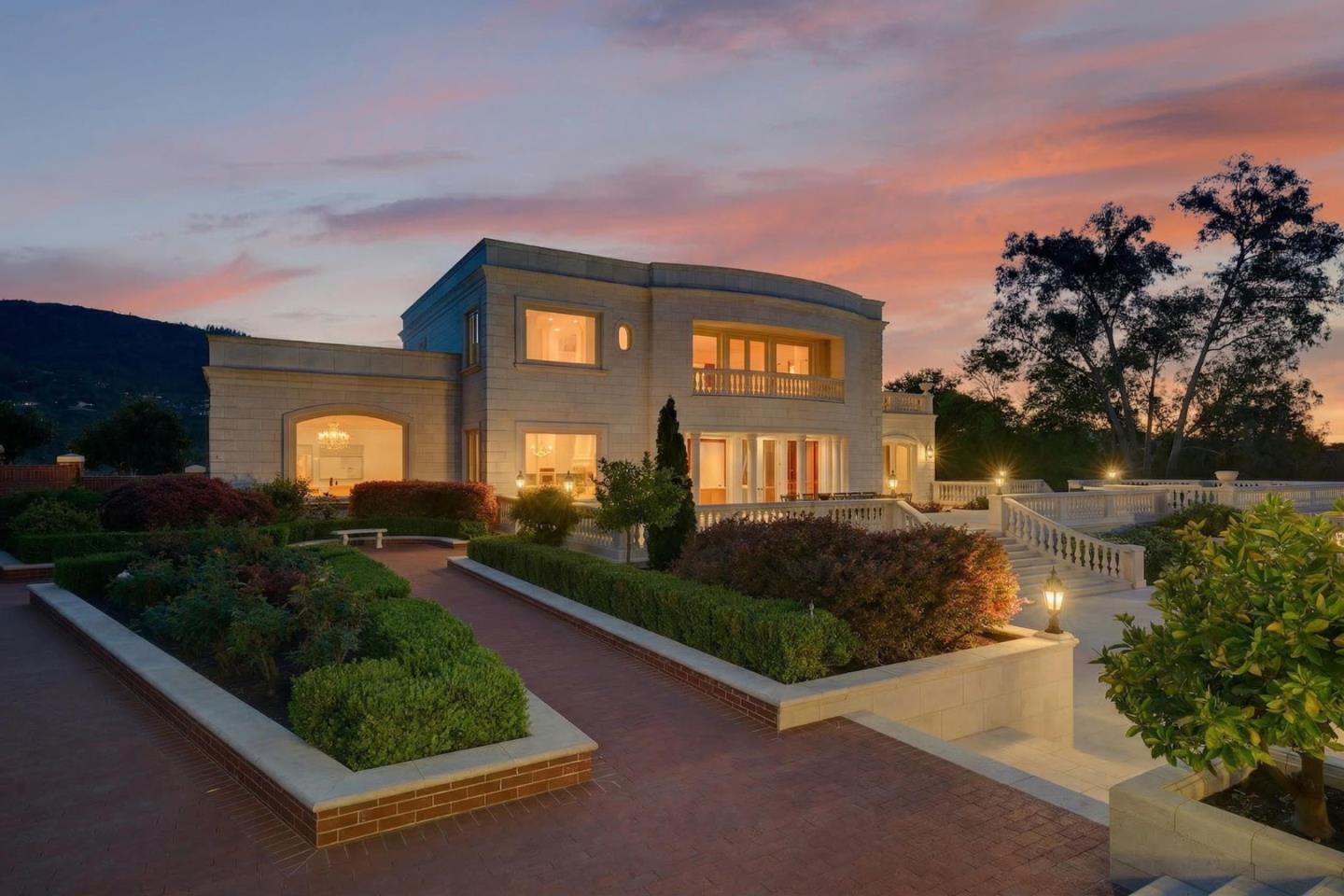 Detail Gallery Image 4 of 52 For 18331 Lexington Dr, Monte Sereno,  CA 95030 - 4 Beds | 5/3 Baths