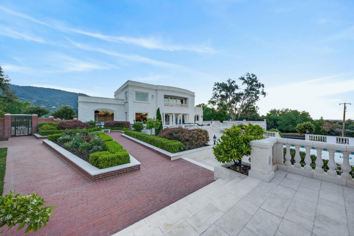 Detail Gallery Image 40 of 52 For 18331 Lexington Dr, Monte Sereno,  CA 95030 - 4 Beds | 5/3 Baths