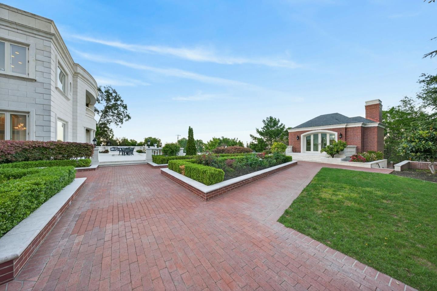 Detail Gallery Image 41 of 52 For 18331 Lexington Dr, Monte Sereno,  CA 95030 - 4 Beds | 5/3 Baths