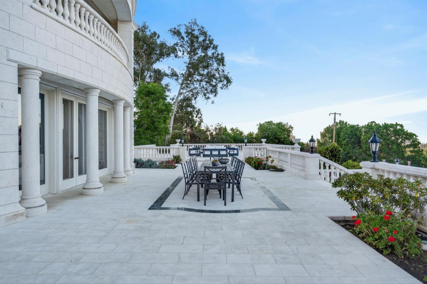 Detail Gallery Image 43 of 52 For 18331 Lexington Dr, Monte Sereno,  CA 95030 - 4 Beds | 5/3 Baths