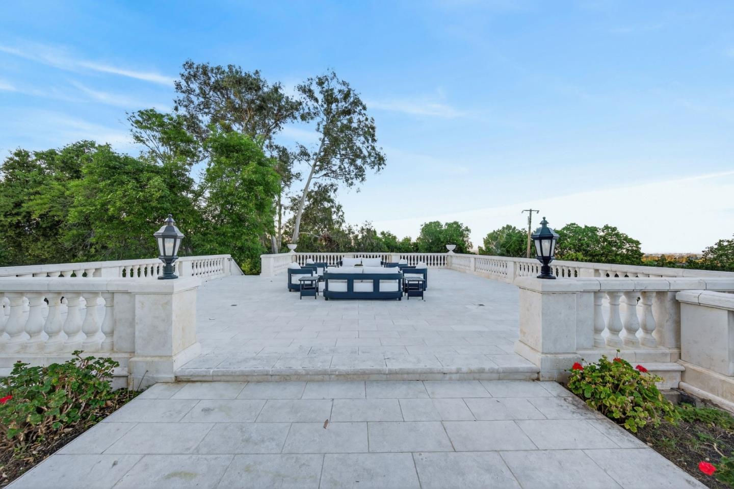 Detail Gallery Image 44 of 52 For 18331 Lexington Dr, Monte Sereno,  CA 95030 - 4 Beds | 5/3 Baths