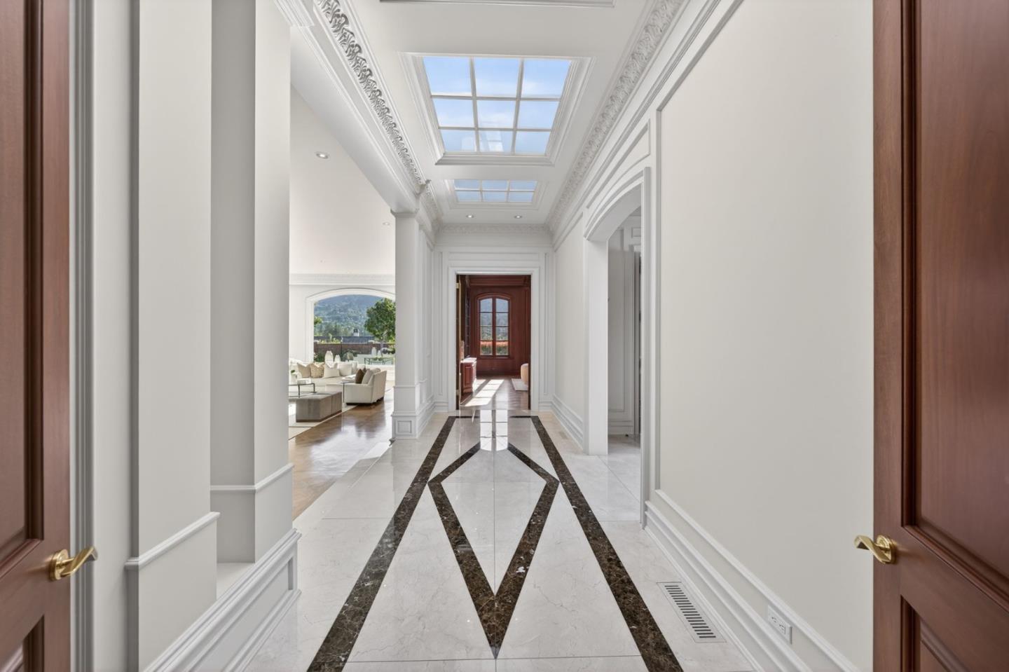 Detail Gallery Image 8 of 52 For 18331 Lexington Dr, Monte Sereno,  CA 95030 - 4 Beds | 5/3 Baths