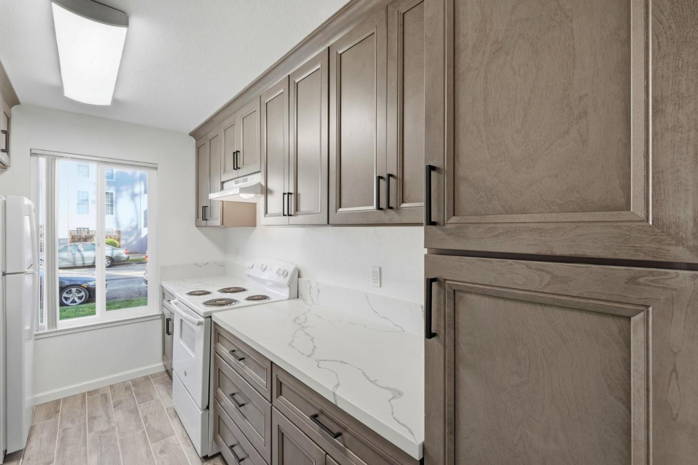 Detail Gallery Image 12 of 27 For 1660 Laguna St #D,  Concord,  CA 94520 - 1 Beds | 1 Baths